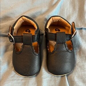 Black Dress Shoes with T-Strap and Rounded Toe for baby with Velcro, like new